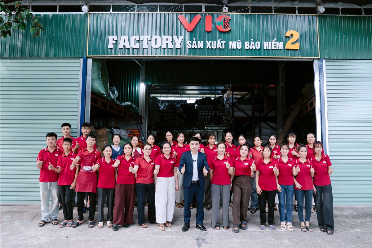 Xưởng sản xuất mũ bảo hiểm in logo VIC HELMET tại Nghệ An
